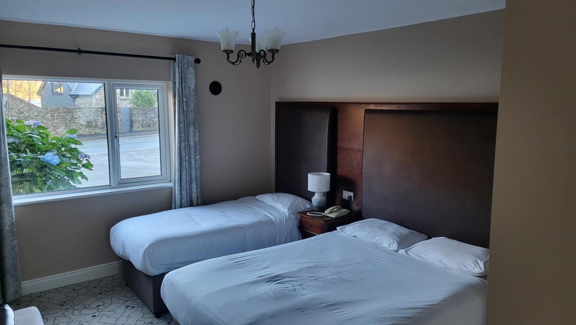 Leenane Hotel リーノーン エクステリア 写真