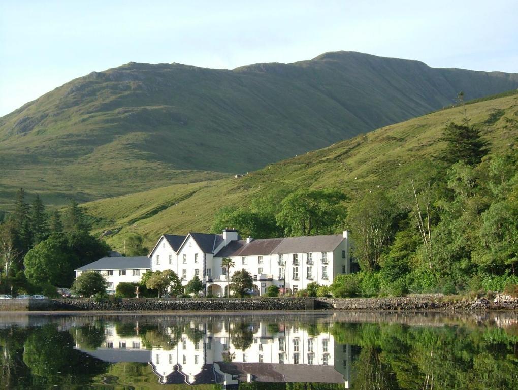 Leenane Hotel リーノーン エクステリア 写真